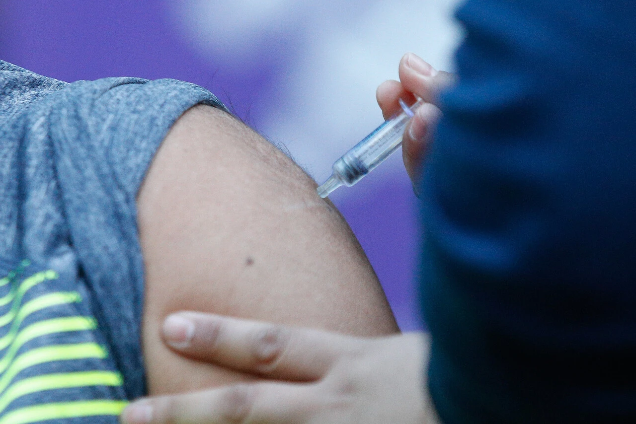 Influenza, rinovirus y coqueluche: Aumento de casos preocupa a autoridades y ministra llama a vacunarse