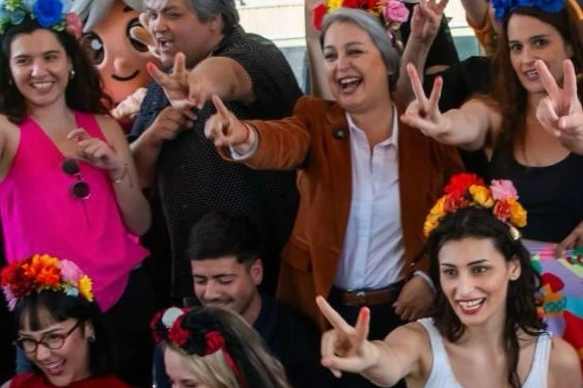 Jeannette Jara se reúne con influencers en su comando: “Gracias por difundir mensajes que unen y no destruyen”
