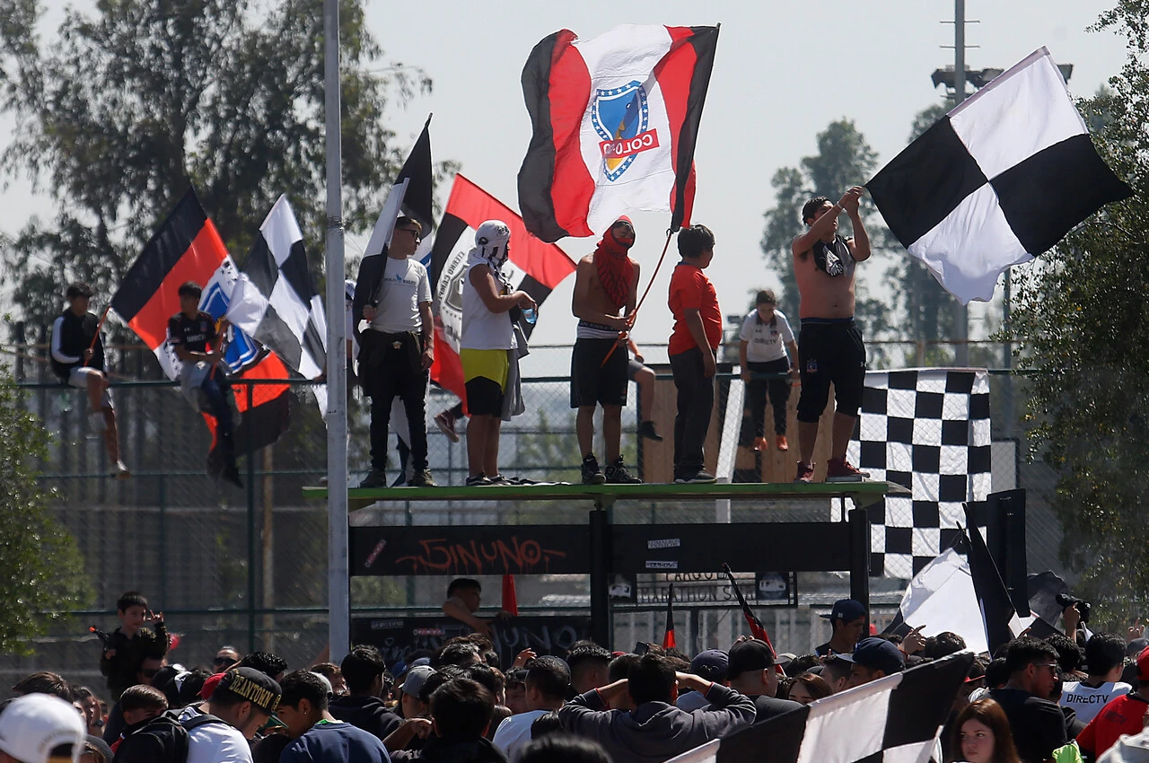 Inédita acción contra la violencia: Gobierno se querella contra Blanco y Negro por incidentes de Garra Blanca