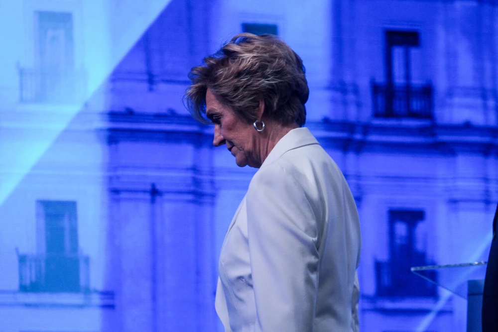 Encuestas presidenciales muestran últimos resultados antes de plazo legal: Evelyn Matthei cae al cuarto lugar