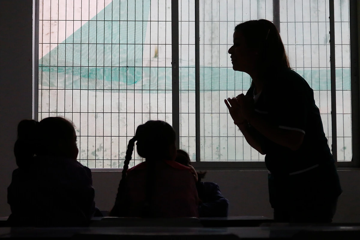 Colegio deberá pagar $3 millones a psicóloga tras comentarios de su jefe: